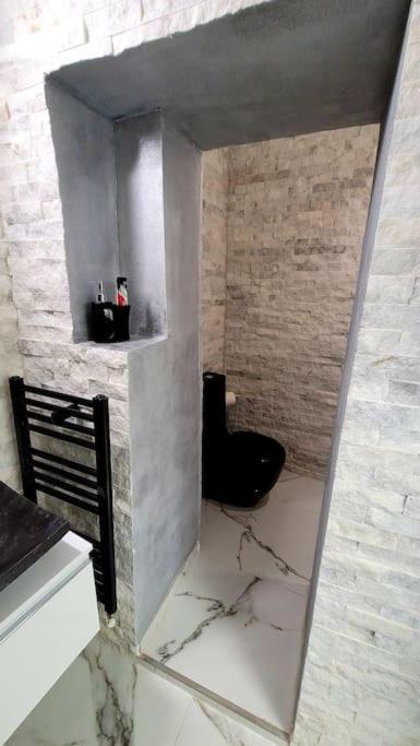 Modern Studio At Unirii Bukares Bagian luar foto